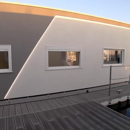 Marina Degli Estensi Floating Resort Лидо-дельи-Эстенси Экстерьер фото