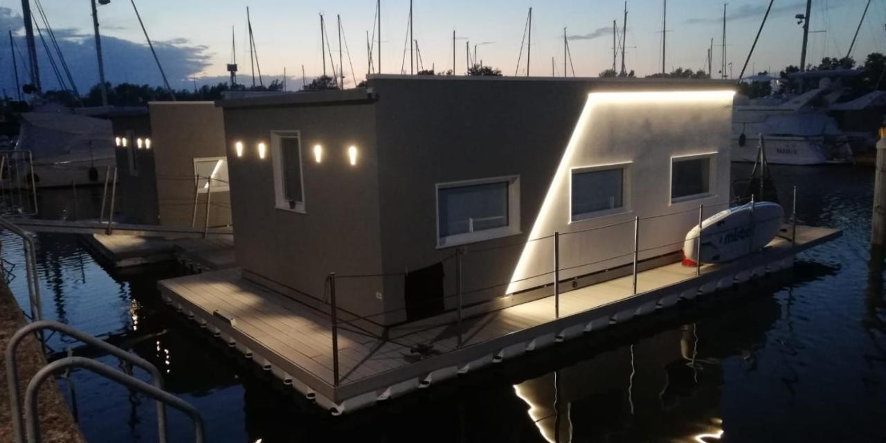 Marina Degli Estensi Floating Resort Лидо-дельи-Эстенси Экстерьер фото
