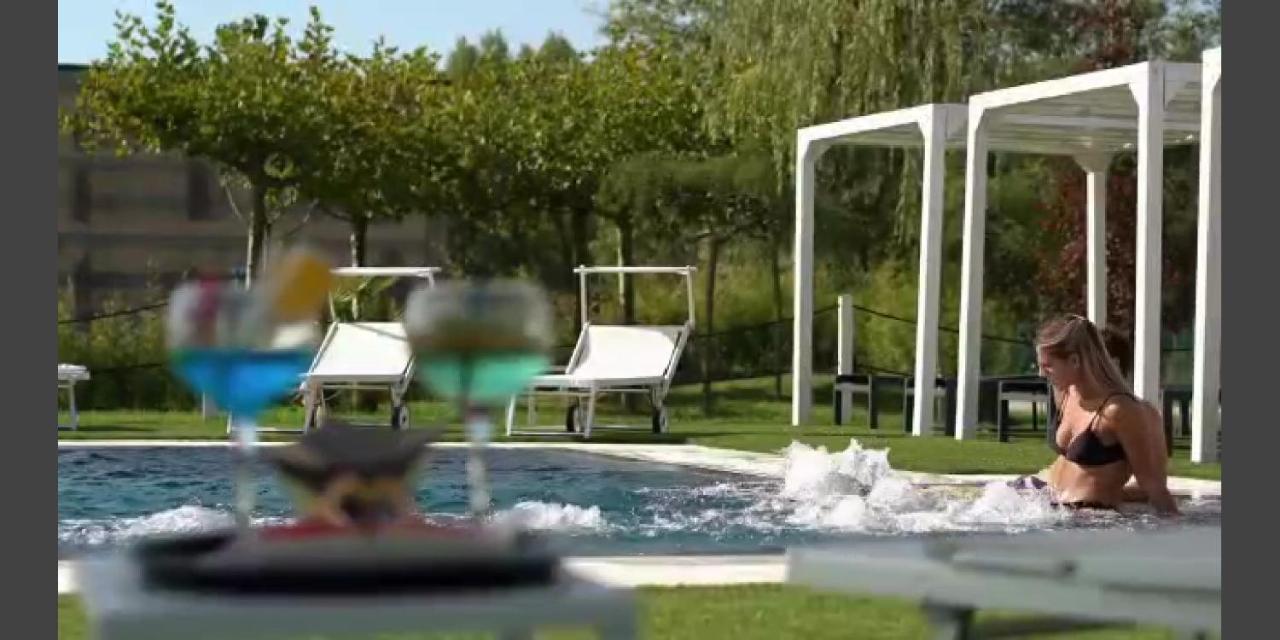 Marina Degli Estensi Floating Resort Лидо-дельи-Эстенси Экстерьер фото