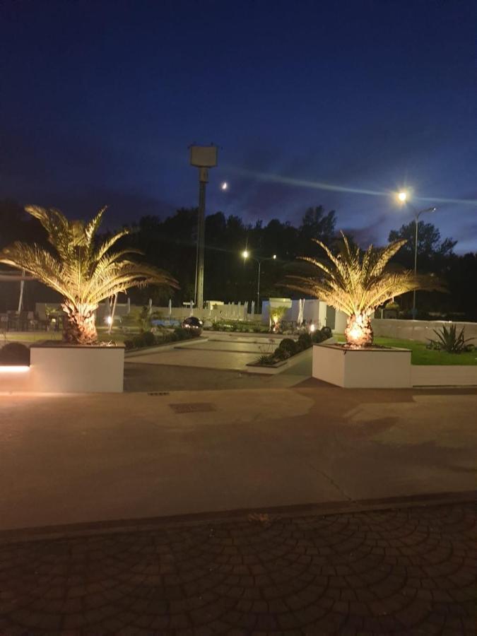 Marina Degli Estensi Floating Resort Лидо-дельи-Эстенси Экстерьер фото