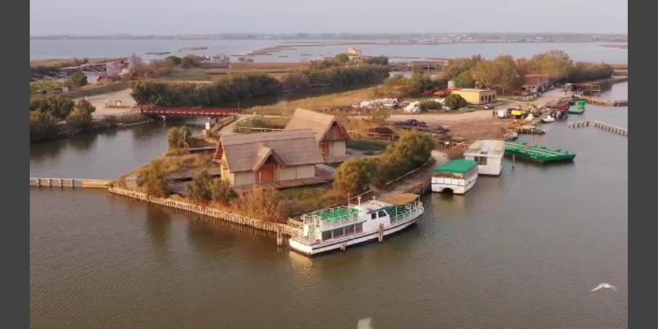 Marina Degli Estensi Floating Resort Лидо-дельи-Эстенси Экстерьер фото