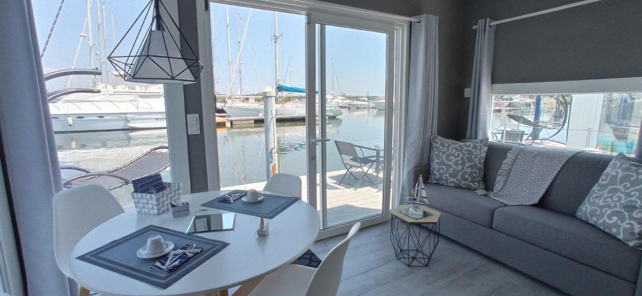 Marina Degli Estensi Floating Resort Лидо-дельи-Эстенси Экстерьер фото