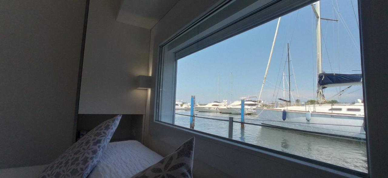 Marina Degli Estensi Floating Resort Лидо-дельи-Эстенси Экстерьер фото