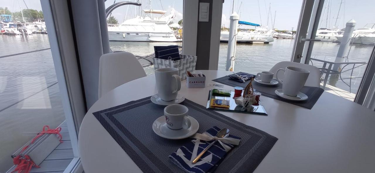 Marina Degli Estensi Floating Resort Лидо-дельи-Эстенси Экстерьер фото