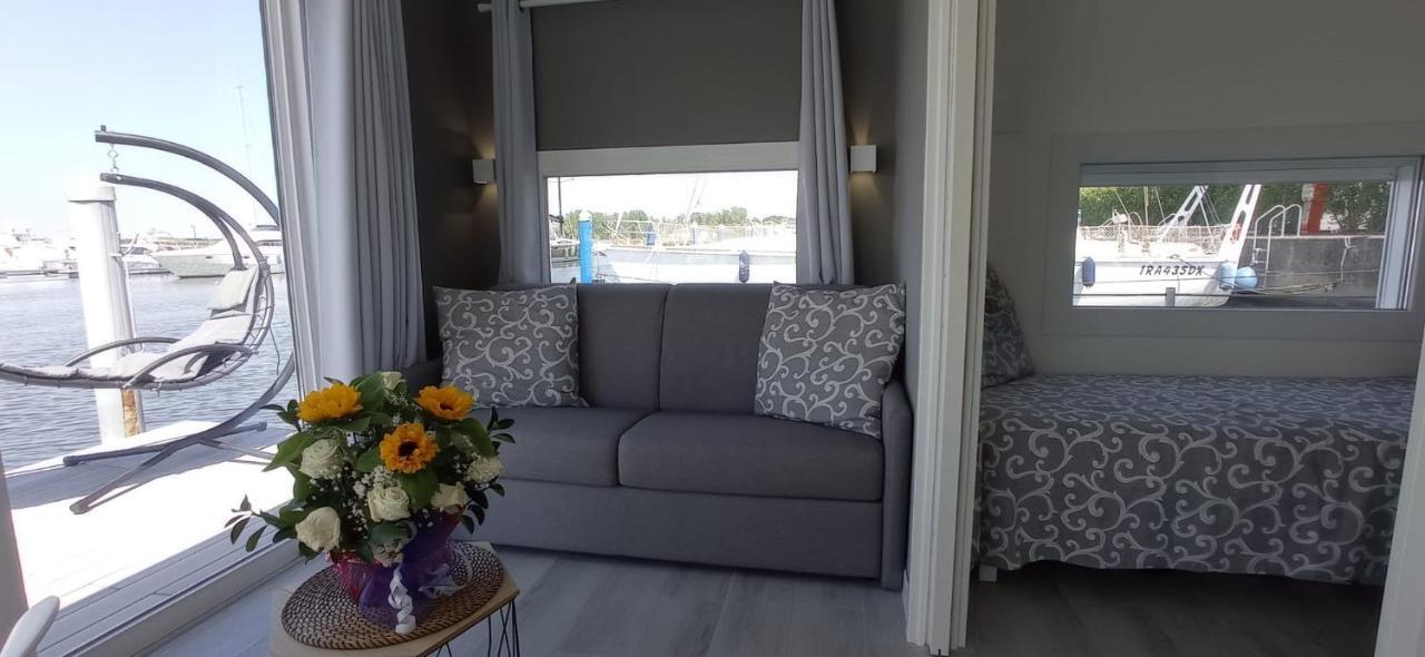 Marina Degli Estensi Floating Resort Лидо-дельи-Эстенси Экстерьер фото