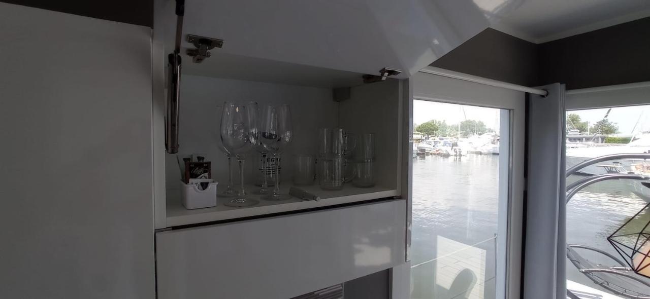 Marina Degli Estensi Floating Resort Лидо-дельи-Эстенси Экстерьер фото