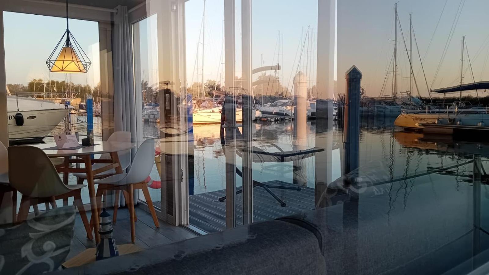 Marina Degli Estensi Floating Resort Лидо-дельи-Эстенси Экстерьер фото