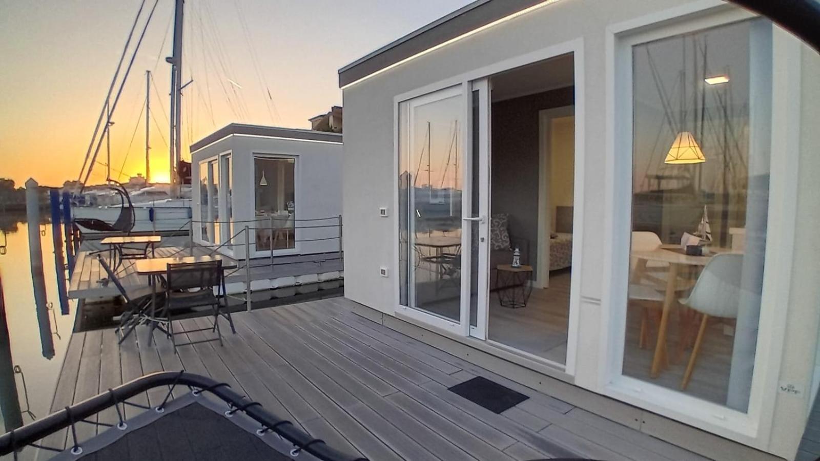 Marina Degli Estensi Floating Resort Лидо-дельи-Эстенси Экстерьер фото
